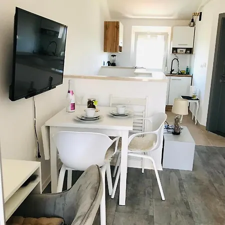Smokvica - Modern With Balcony & Parking - Quiet Area Savudrija