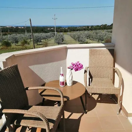 Smokvica - Modern With Balcony & Parking - Quiet Area