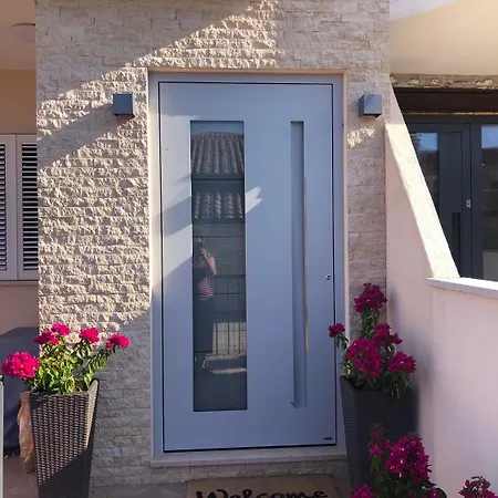 Smokvica - Modern With Balcony & Parking - Quiet Area