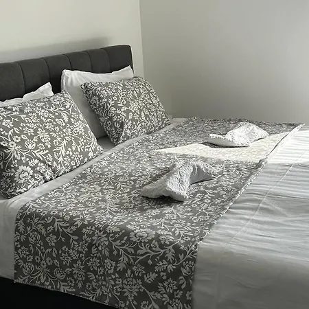 Smokvica - Modern With Balcony & Parking - Quiet Area *