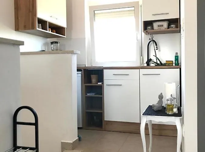 아파트 Smokvica - Modern With Balcony & Parking - Quiet Area 사부드리자