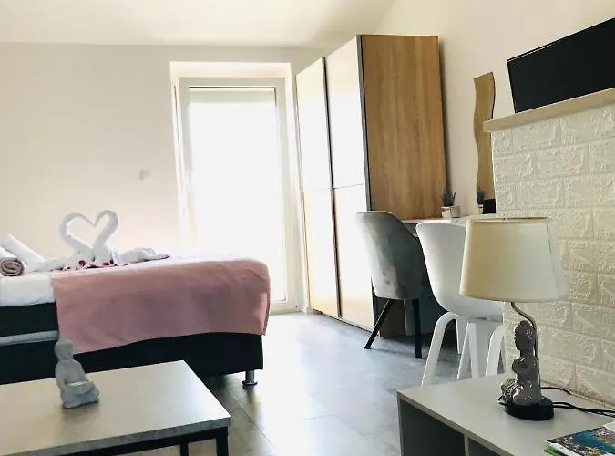 아파트 Smokvica - Modern With Balcony & Parking - Quiet Area *