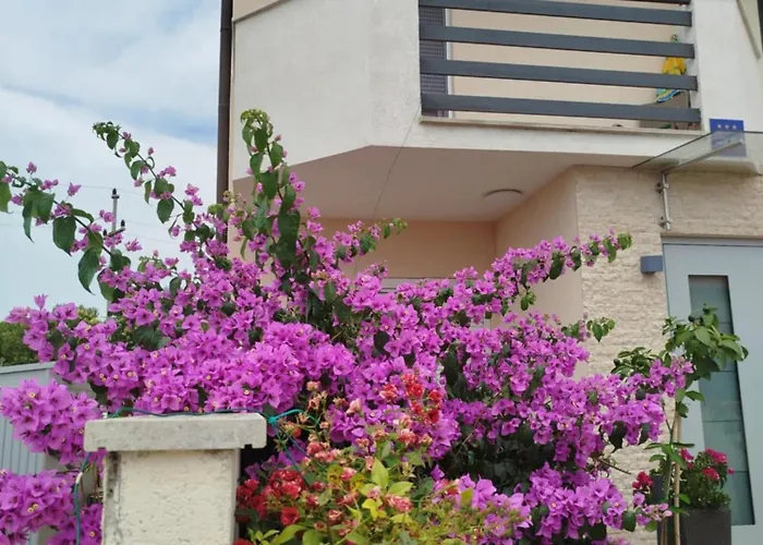 아파트 Smokvica - Modern With Balcony & Parking - Quiet Area